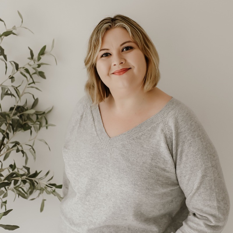 Headshot of Carly McCracken